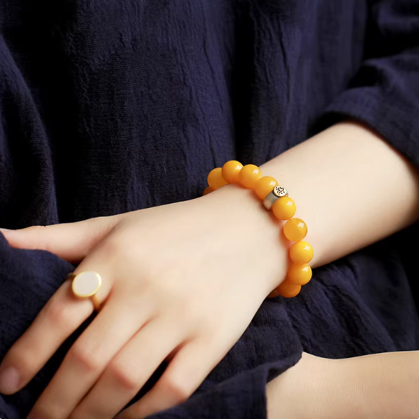 Ladies' "Chicken Oil Yellow" Amber Bracelet: Earth's Gentle Embrace, Timeless Fortune