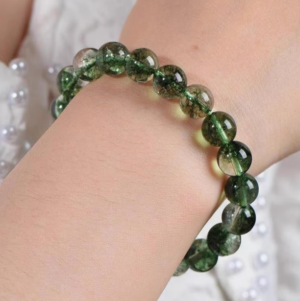 Natural Green Crystal Bracelet: Vitality, Growth & Harmonious Flow