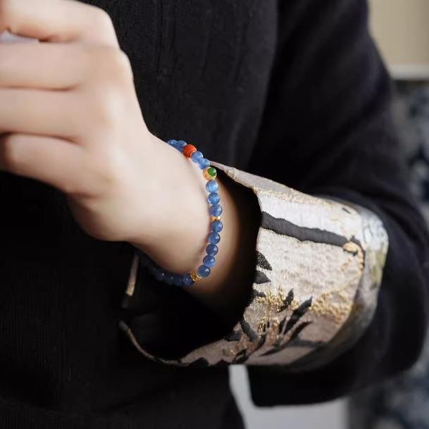 Natural Kyanite Crystal Bracelet: Clarity, Intuition & Serene Flow