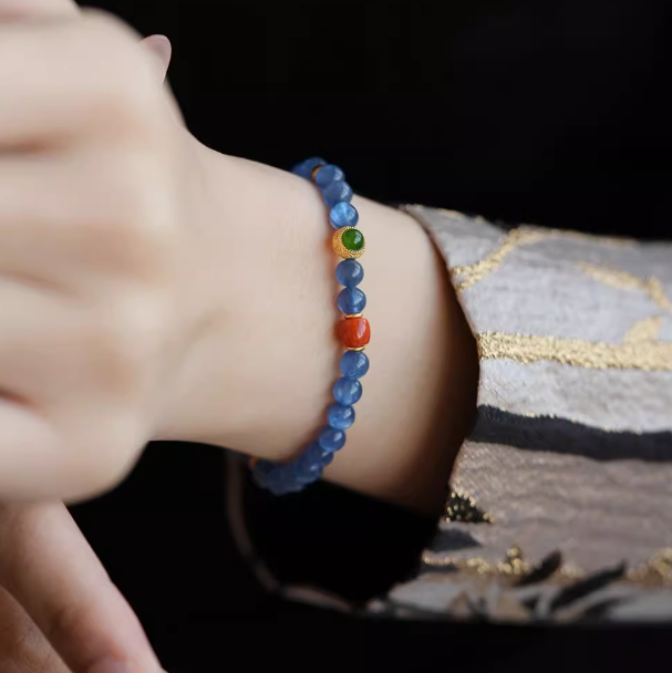 Natural Kyanite Crystal Bracelet: Clarity, Intuition & Serene Flow
